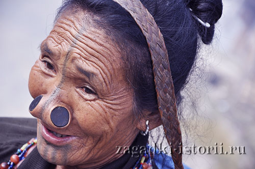 Женщины народности апатами