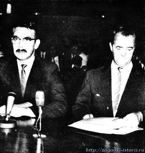 Николай Артамонов (слева) выступает перед Конгрессом США