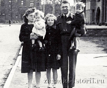Николас Уинтон со спасёнными чешскими детьми