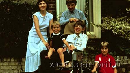 Стивен Хокинг с семьёй