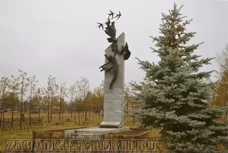 Эльбарусово. Памятник погибшим школьникам