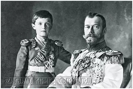 Никола1 II с сыном Алексеем
