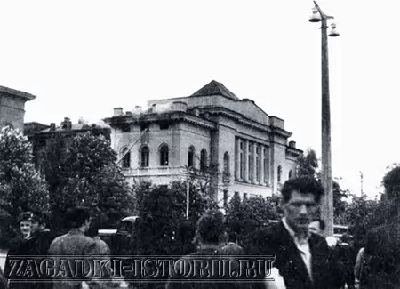 Горит киевская библиотека. 25 мая 1964 год