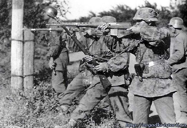 Немецкие солдаты с винтовками «маузер»