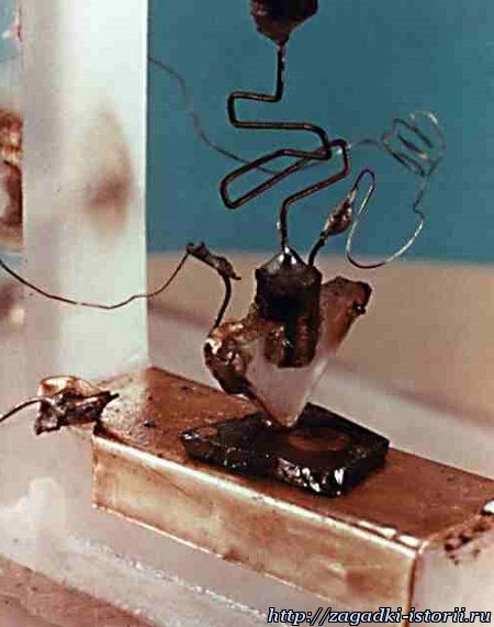 Первый транзистор