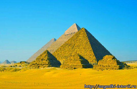 Хеопс ввёл моду на строительство пирамид, которую поддержали последующие фараоны