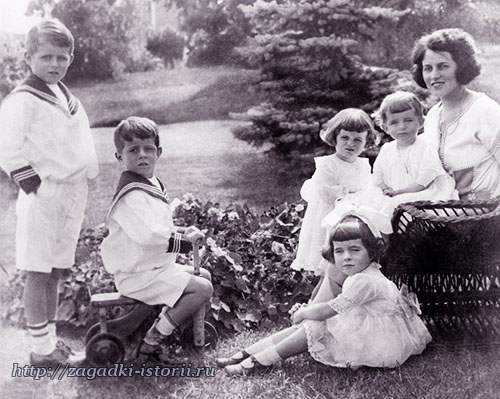 Роза Кеннеди и её пятеро на тот момент детей