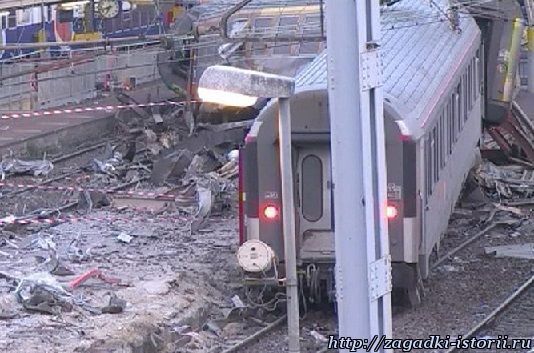 Столкновение электрички и поезда на Лионском вокзале