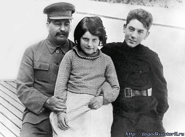 Иосиф Сталин с сыном Василием
