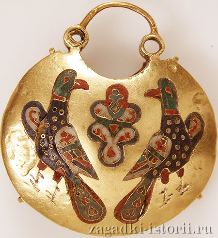 Золотой колт из киевского клада XI века