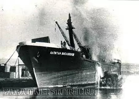 Сухогруз Капитан Вислобоков в порту Намиб