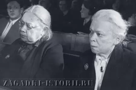 Надежда Крупская и Мария Ульянова