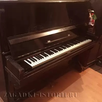 Пианино «Красный Октябрь»