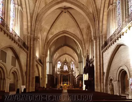 Церковь Сен Морис в Анжере