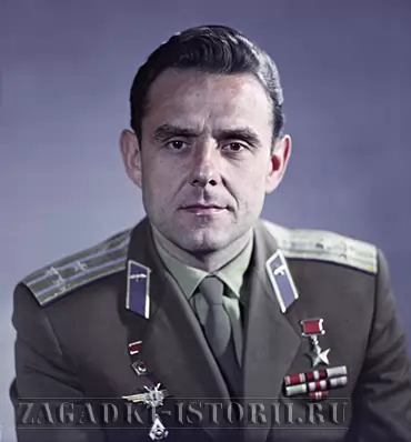 Владимир Комаров