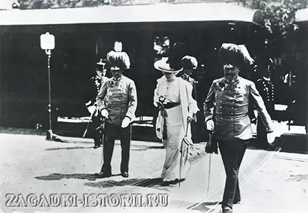 Эрцгерцог Франс Фердинанд с супругой прибывает в Сараево