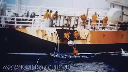 Поднятие тел моряков погибших при затоплении теплохода «Механик Тарасов»