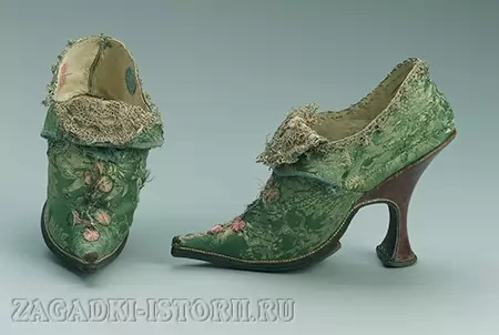 Типичная женская обувь XVIII века
