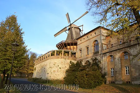 Мельница в парке Сан Суси