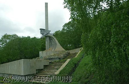 Памятник погибшим подводникам К-129