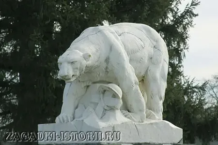 Памятник полку Полярные медведи