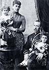 Константин Ольденбургский с женой Агрипиной и детьми