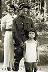 Николай Ежов с женой и приёмной дочерью Натальей Хаютиной. Советские принцессы
