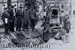 Представители союзных войск на месте захоронения Адольфа Гитлера